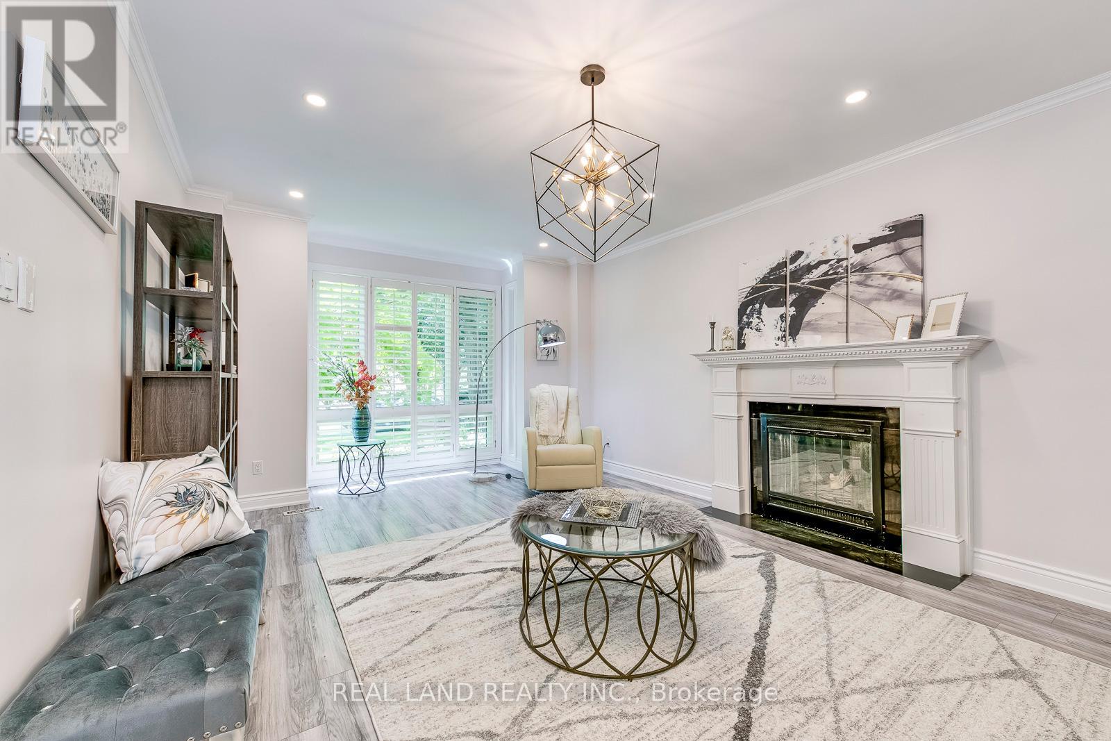 341 ACACIA CRT