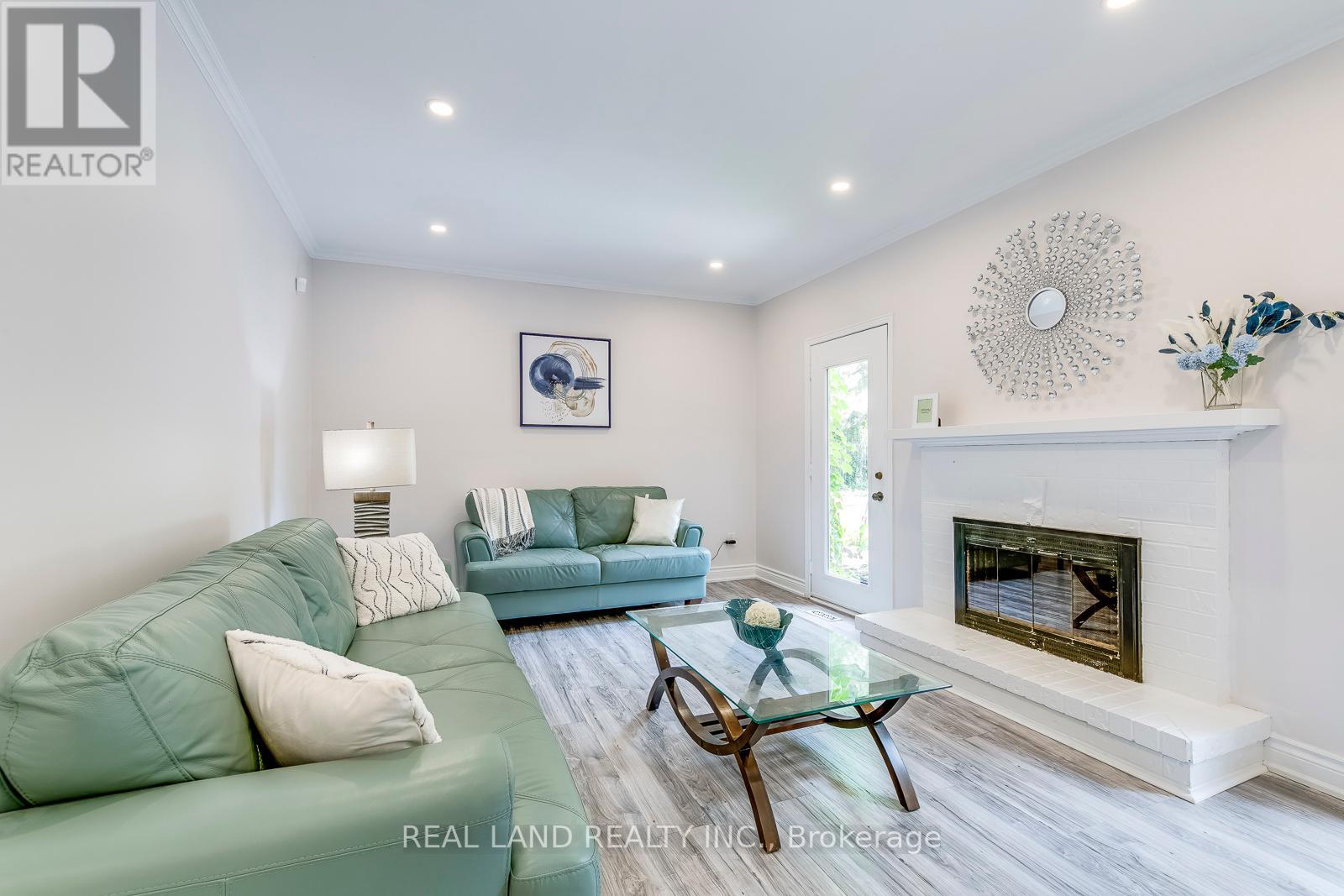 341 ACACIA CRT