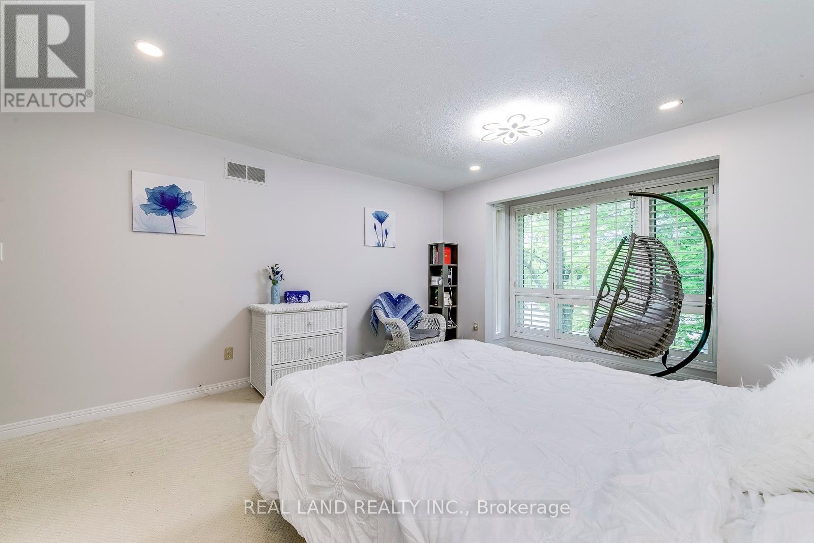 341 ACACIA CRT