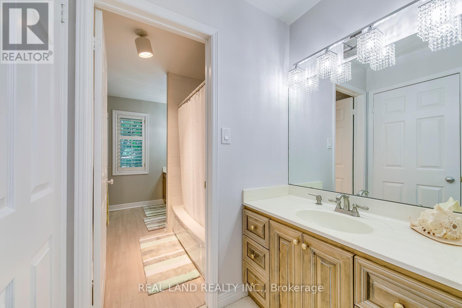 341 ACACIA CRT