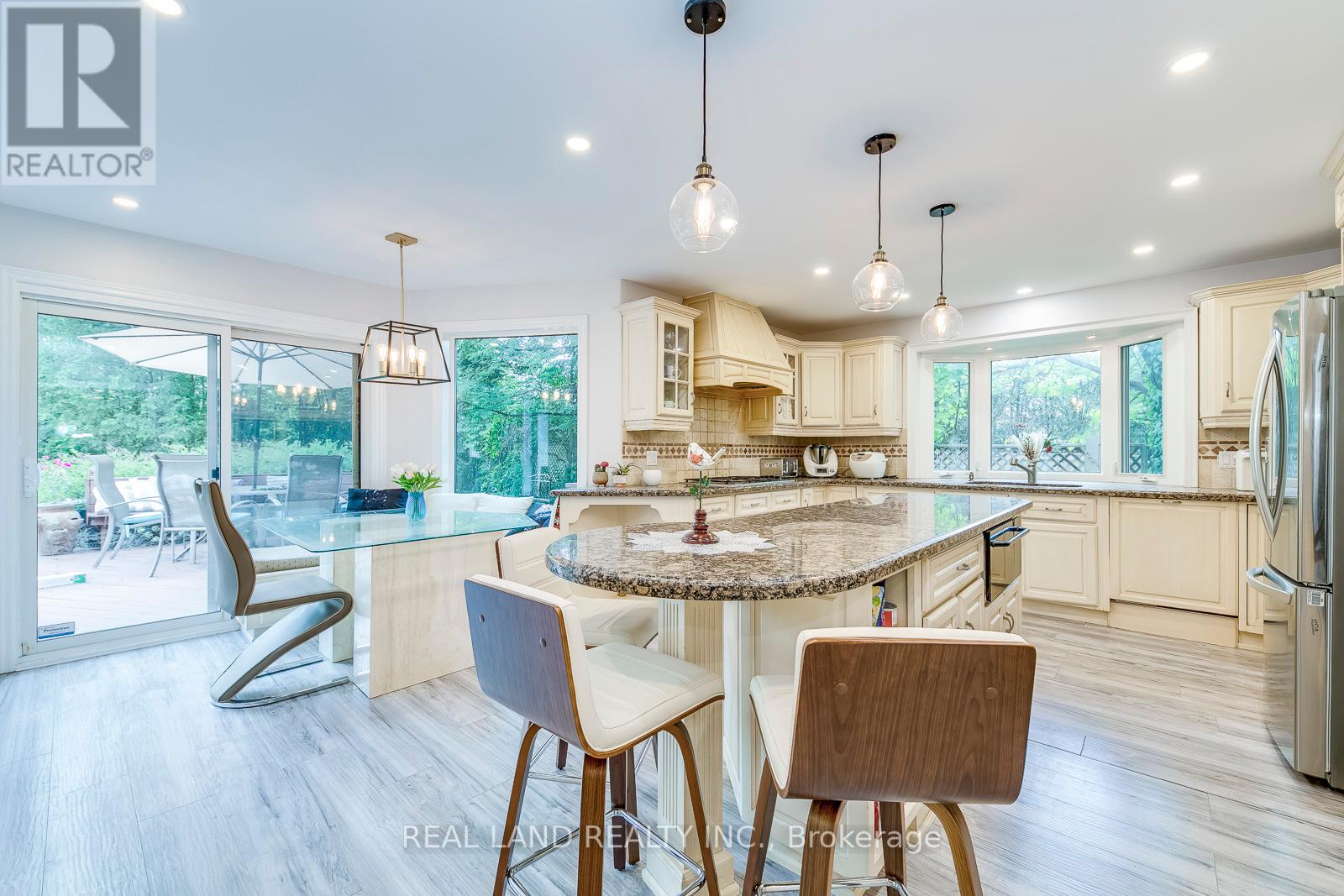 341 ACACIA CRT