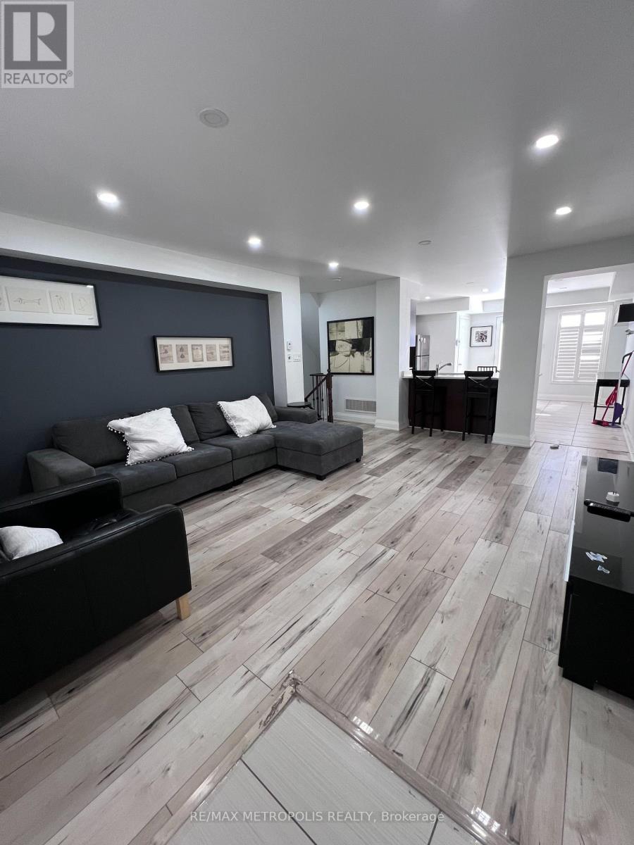 #7 -3088 THOMAS ST, #7