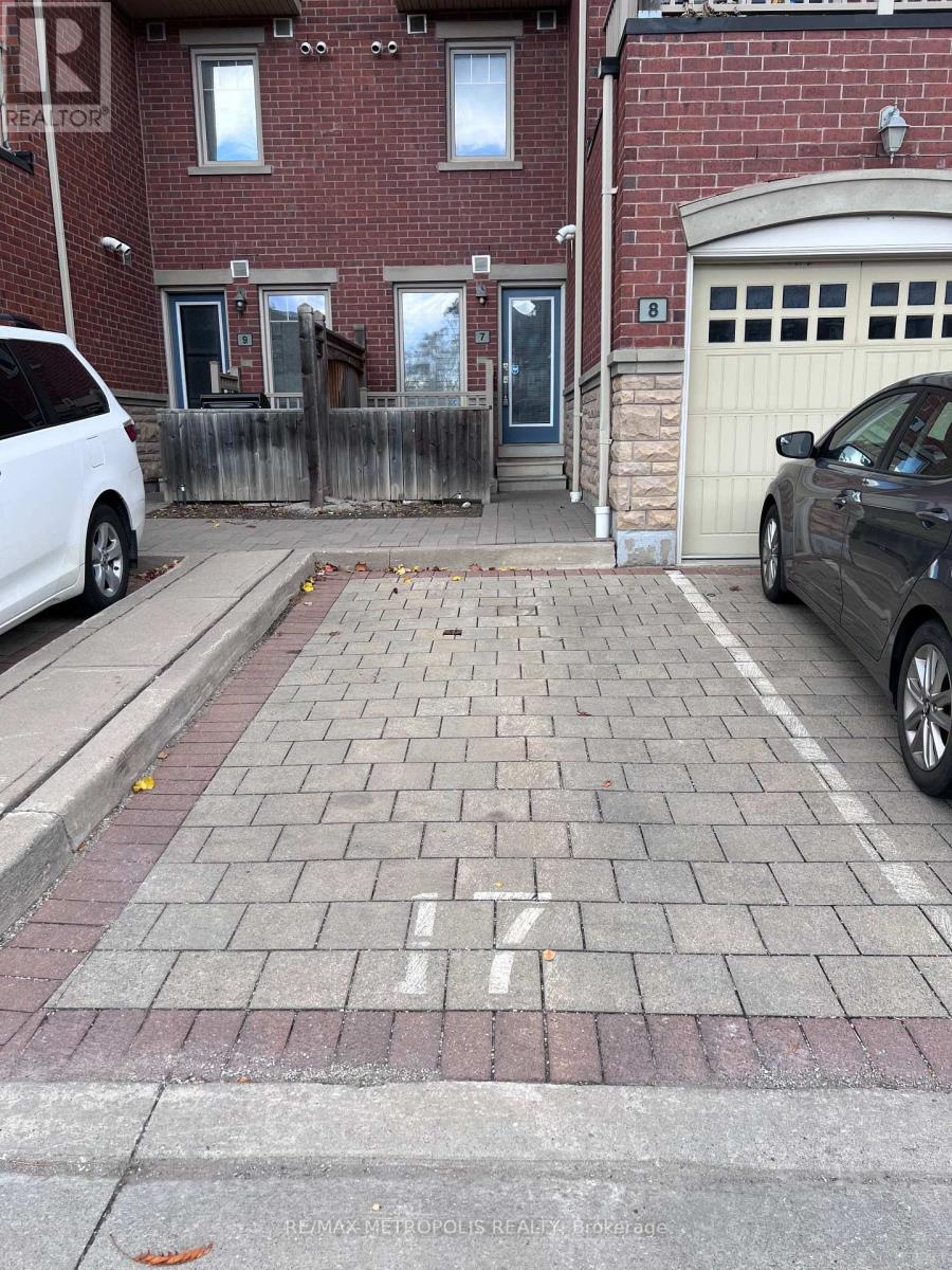 #7 -3088 THOMAS ST, #7