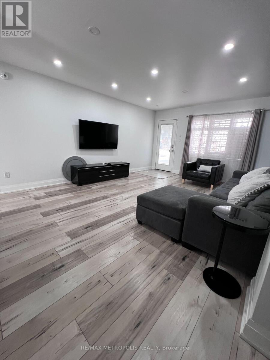 #7 -3088 THOMAS ST, #7