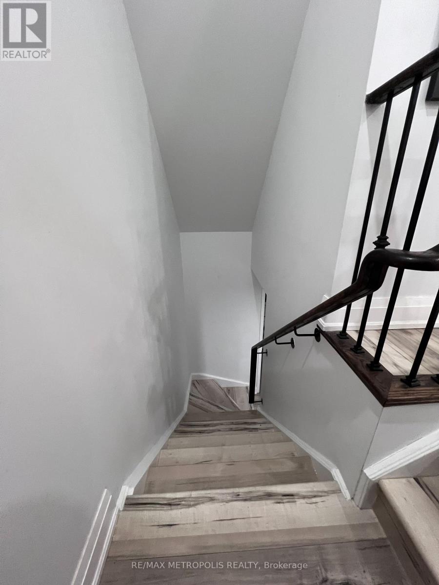 #7 -3088 THOMAS ST, #7
