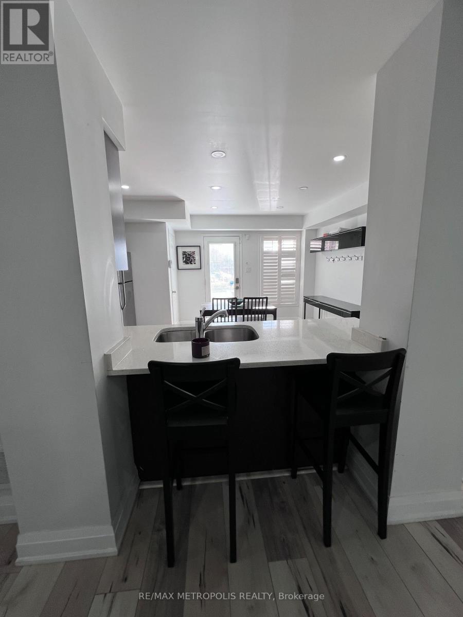 #7 -3088 THOMAS ST, #7