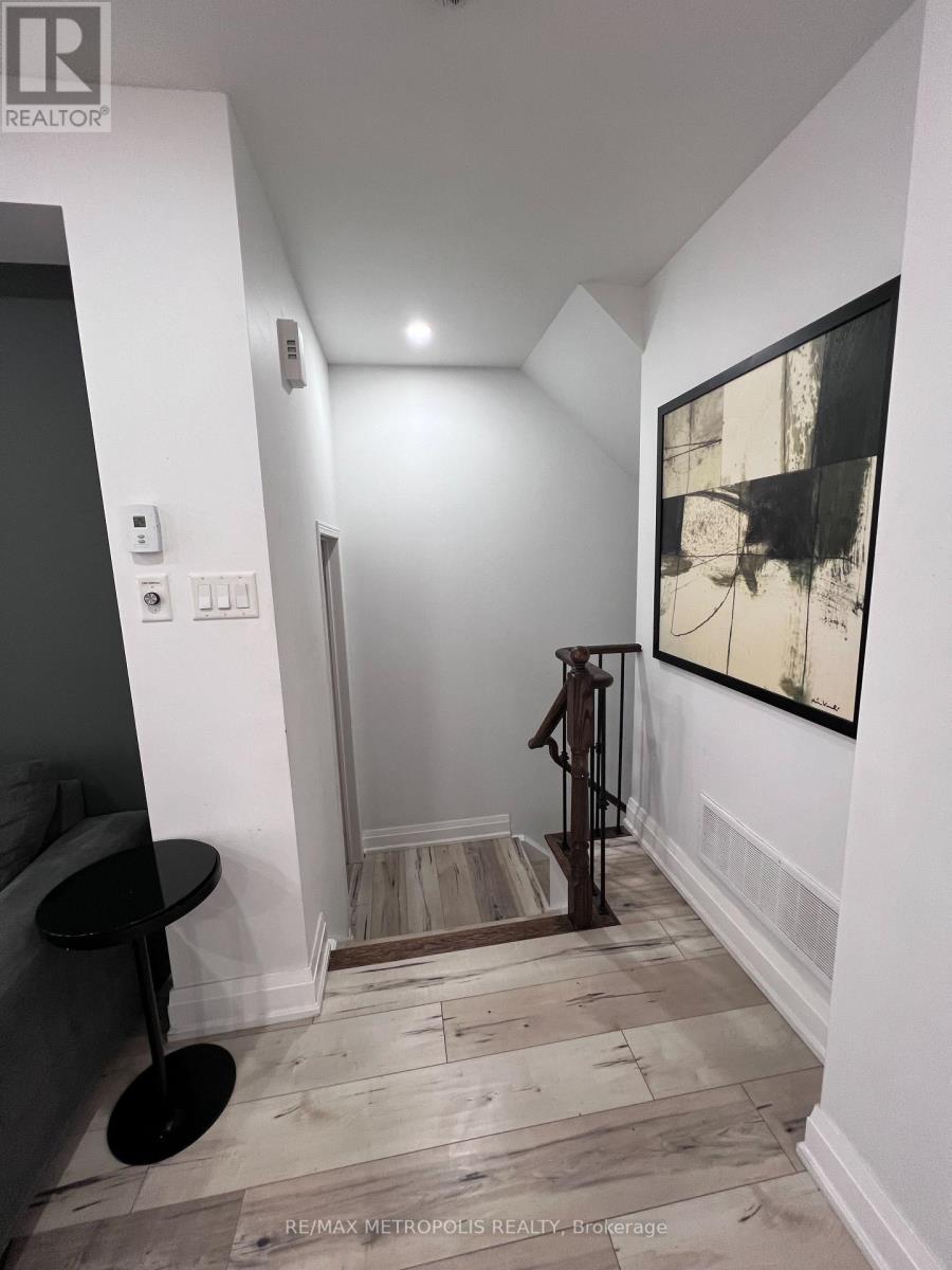 #7 -3088 THOMAS ST, #7