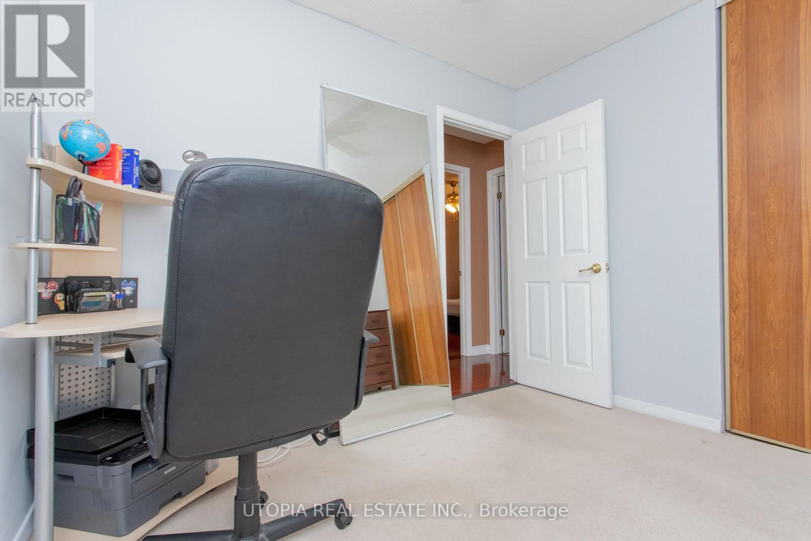 165 NORTH SERVICE RD E