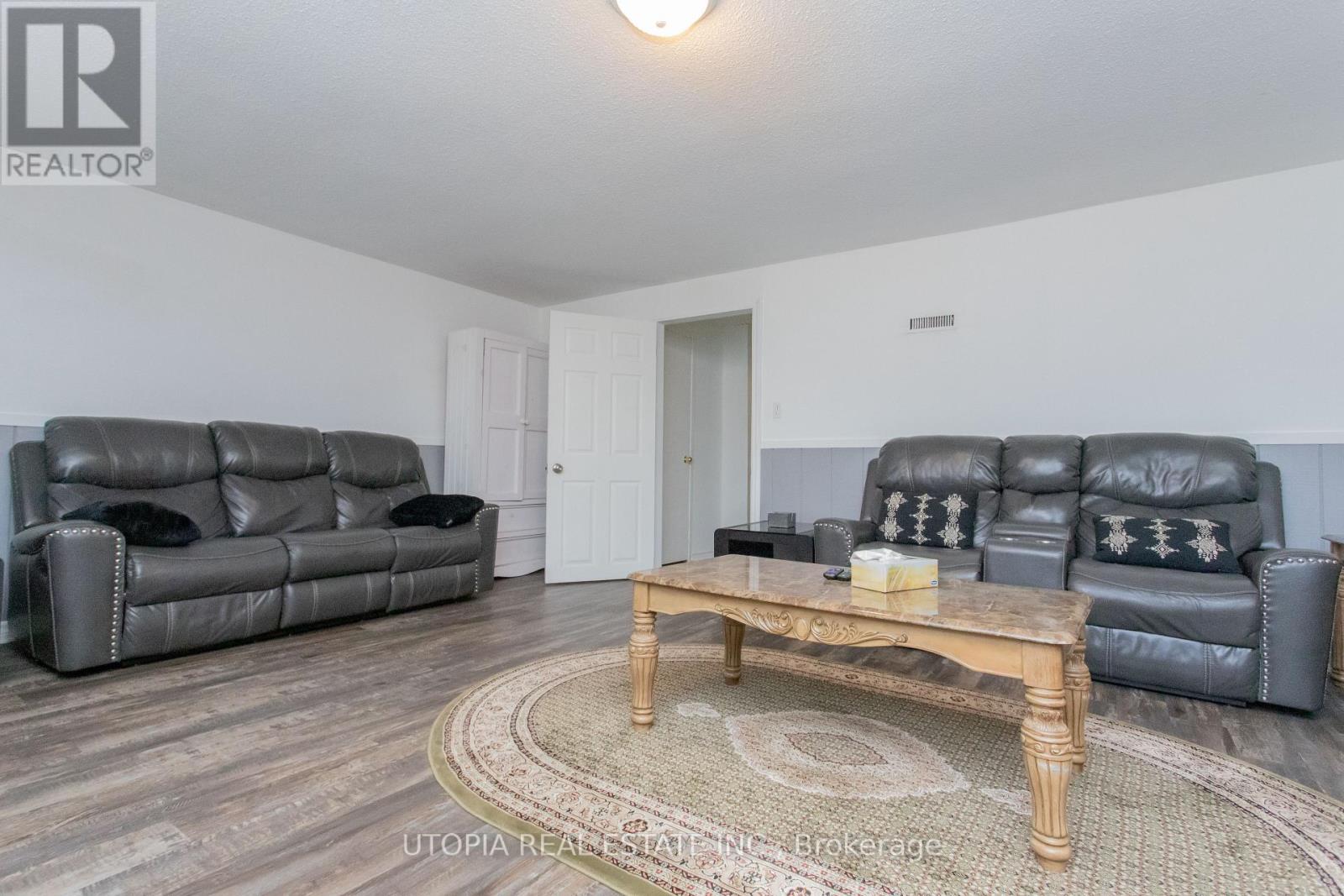 165 NORTH SERVICE RD E