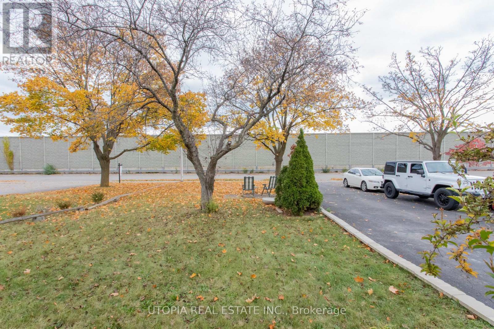 165 NORTH SERVICE RD E