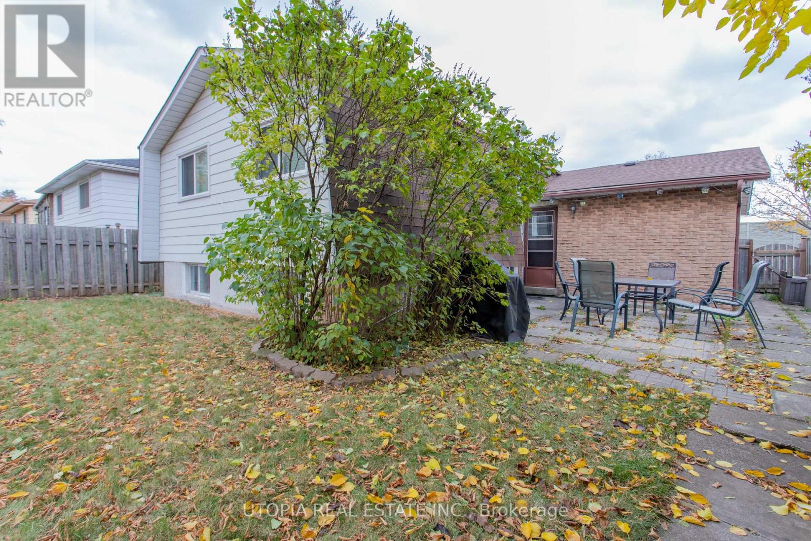 165 NORTH SERVICE RD E