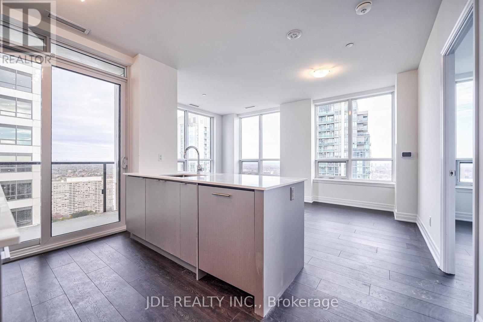 #2604 -36 ELM DR, #2604