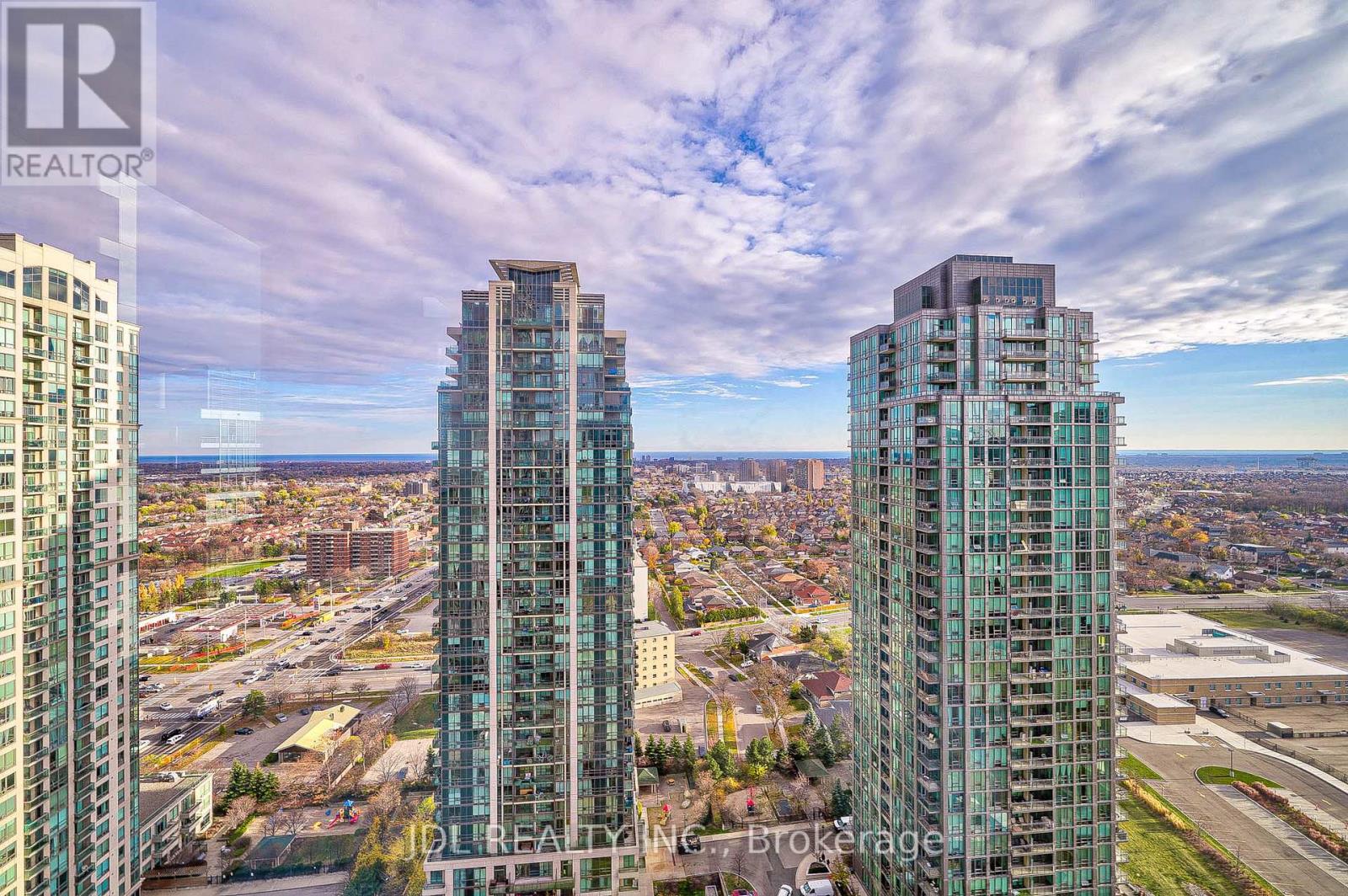 #2604 -36 ELM DR, #2604