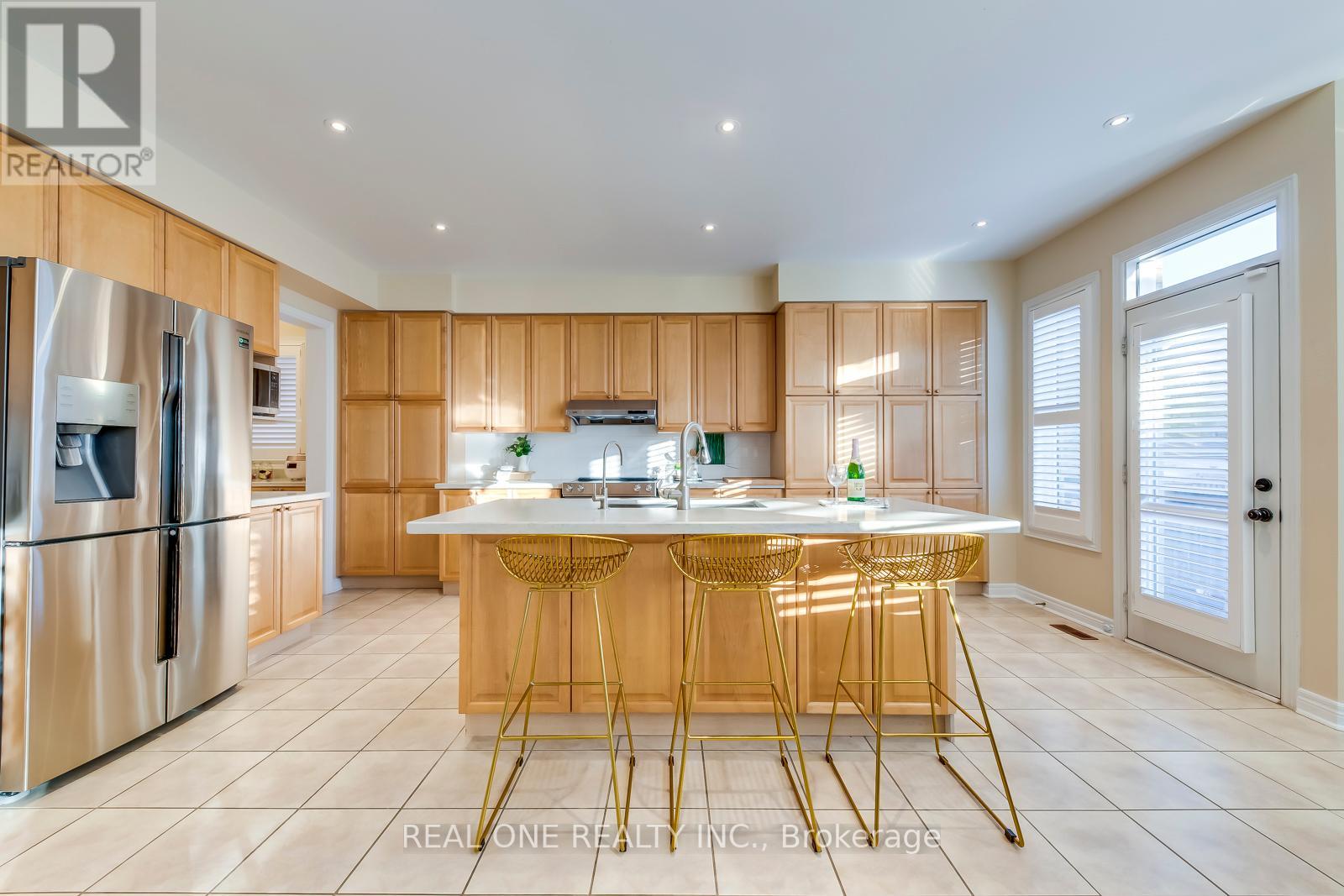 2446 BON ECHO DR