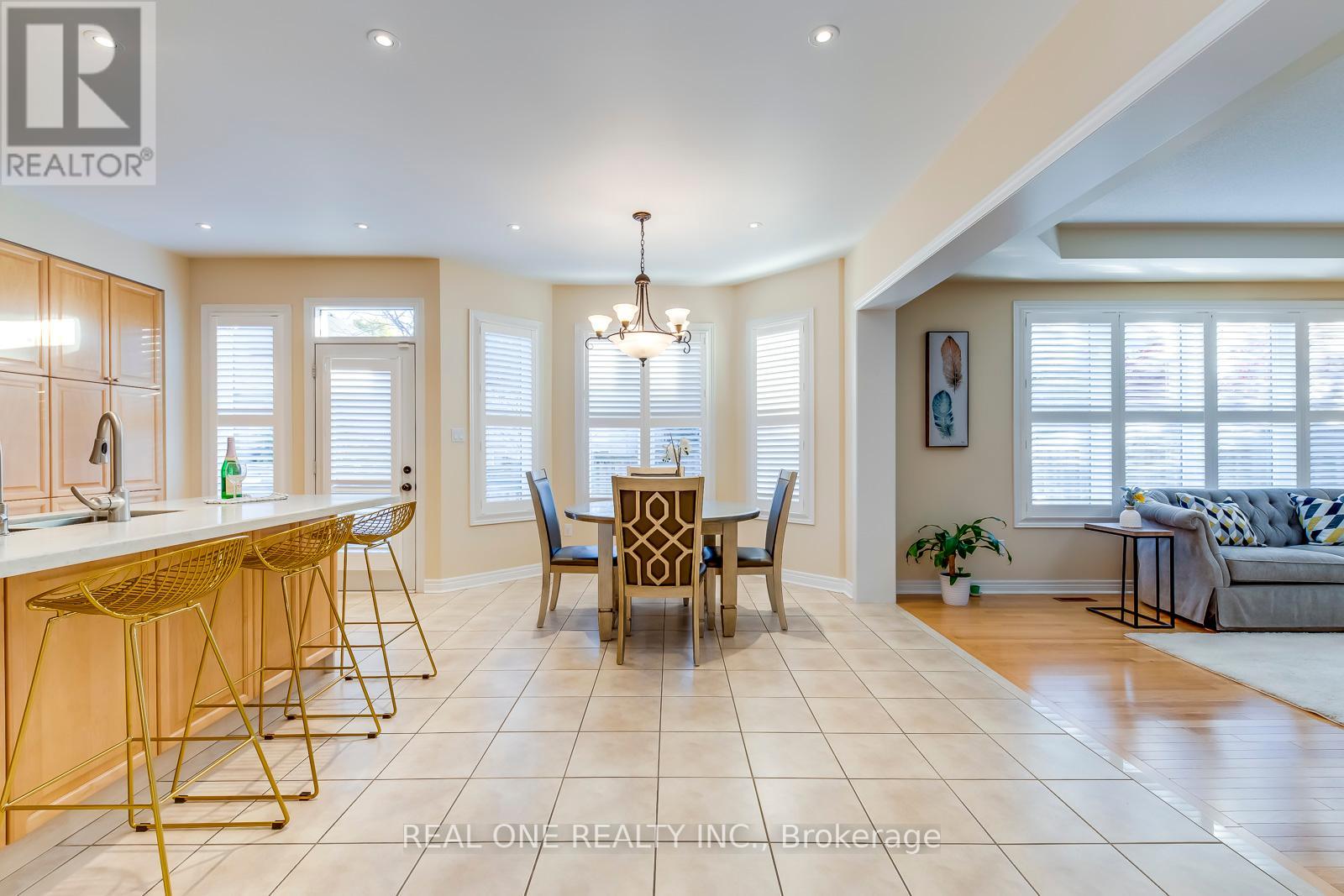 2446 BON ECHO DR
