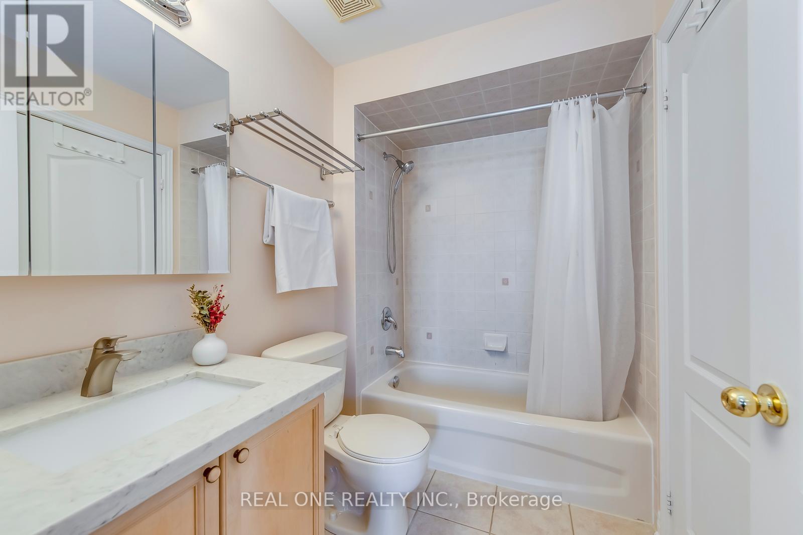 2446 BON ECHO DR