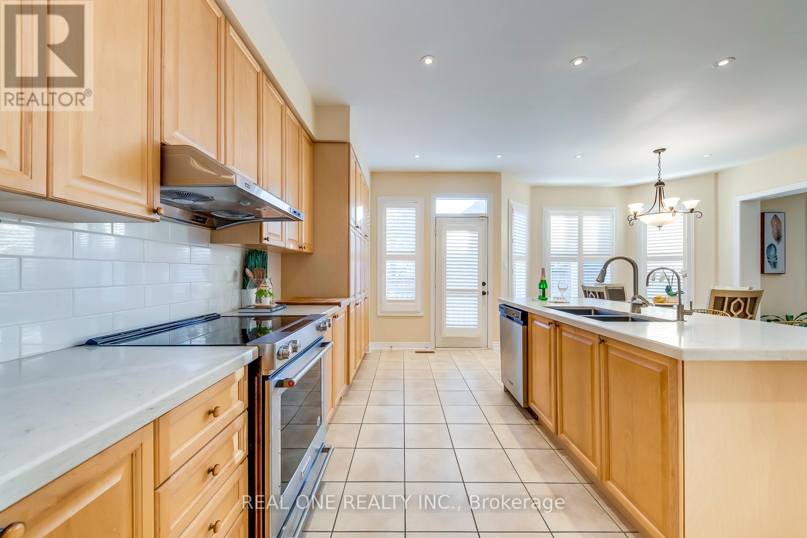 2446 BON ECHO DR