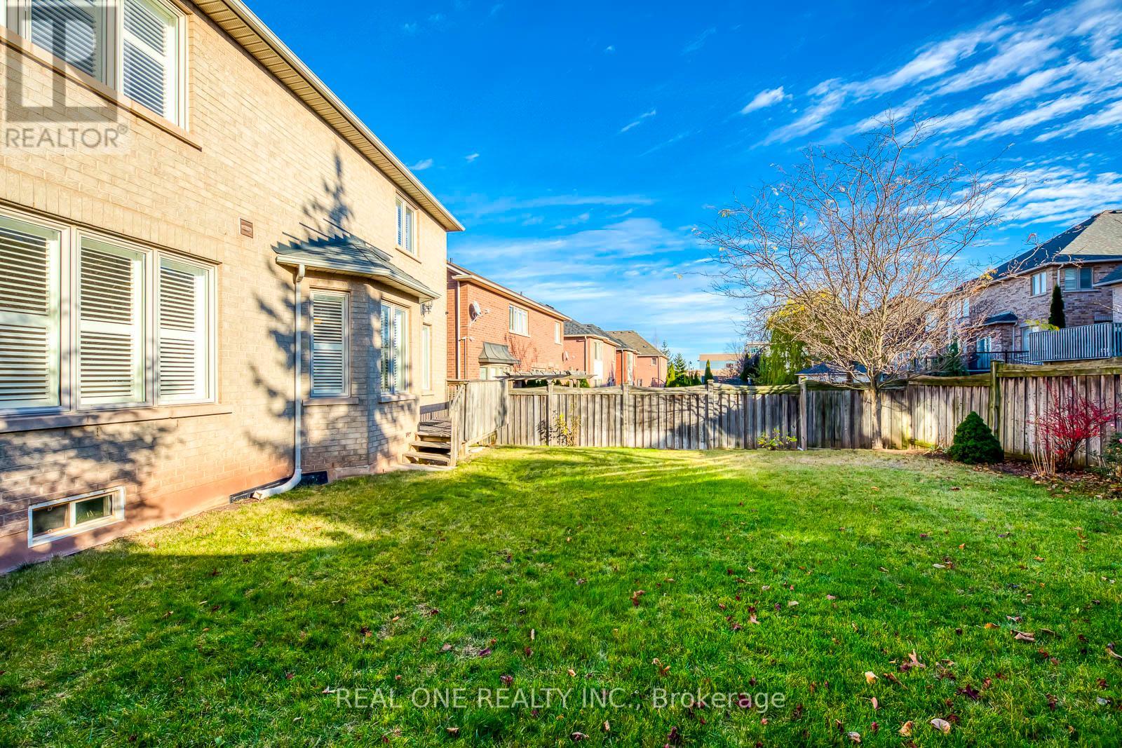 2446 BON ECHO DR