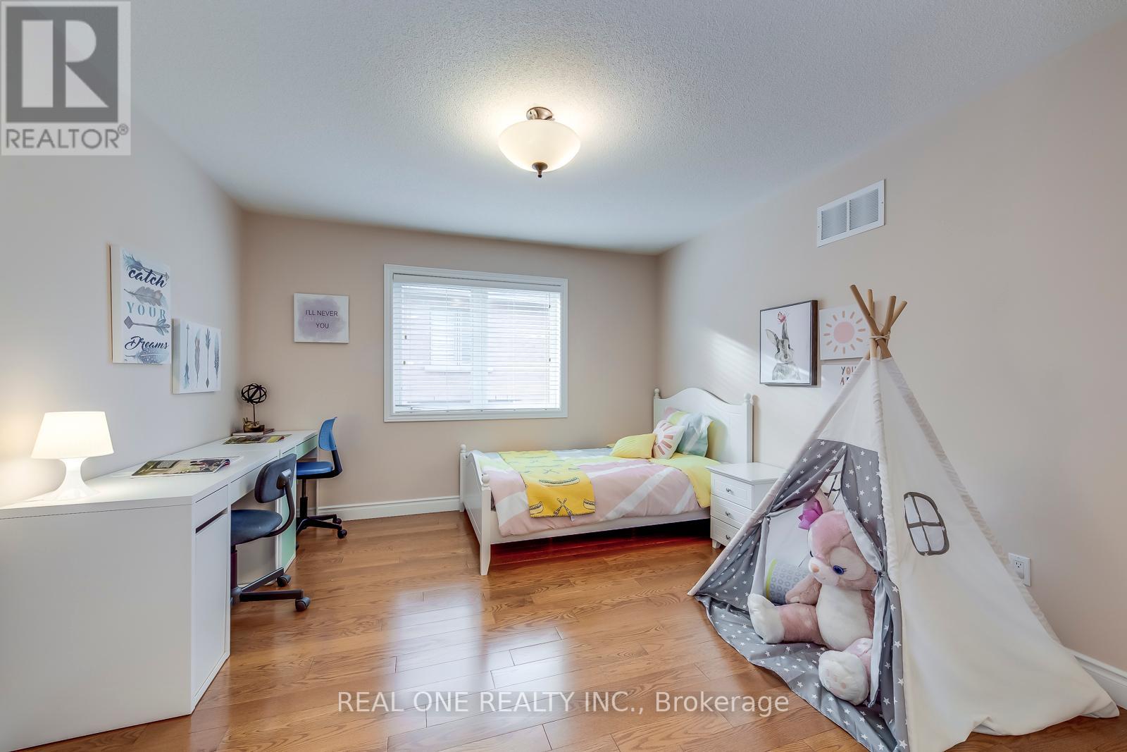 2446 BON ECHO DR