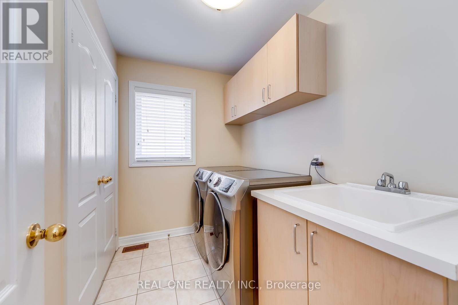 2446 BON ECHO DR