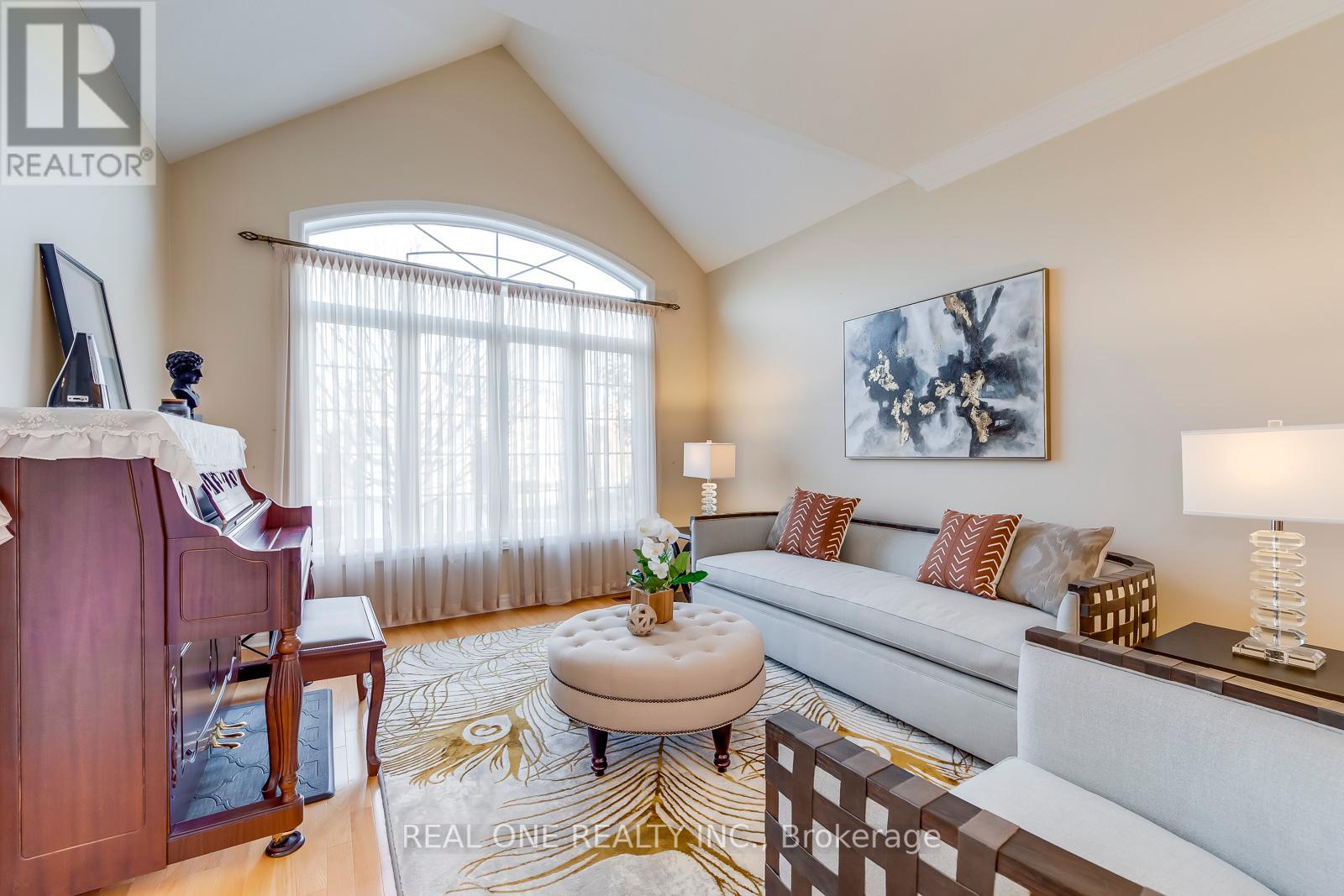 2446 BON ECHO DR