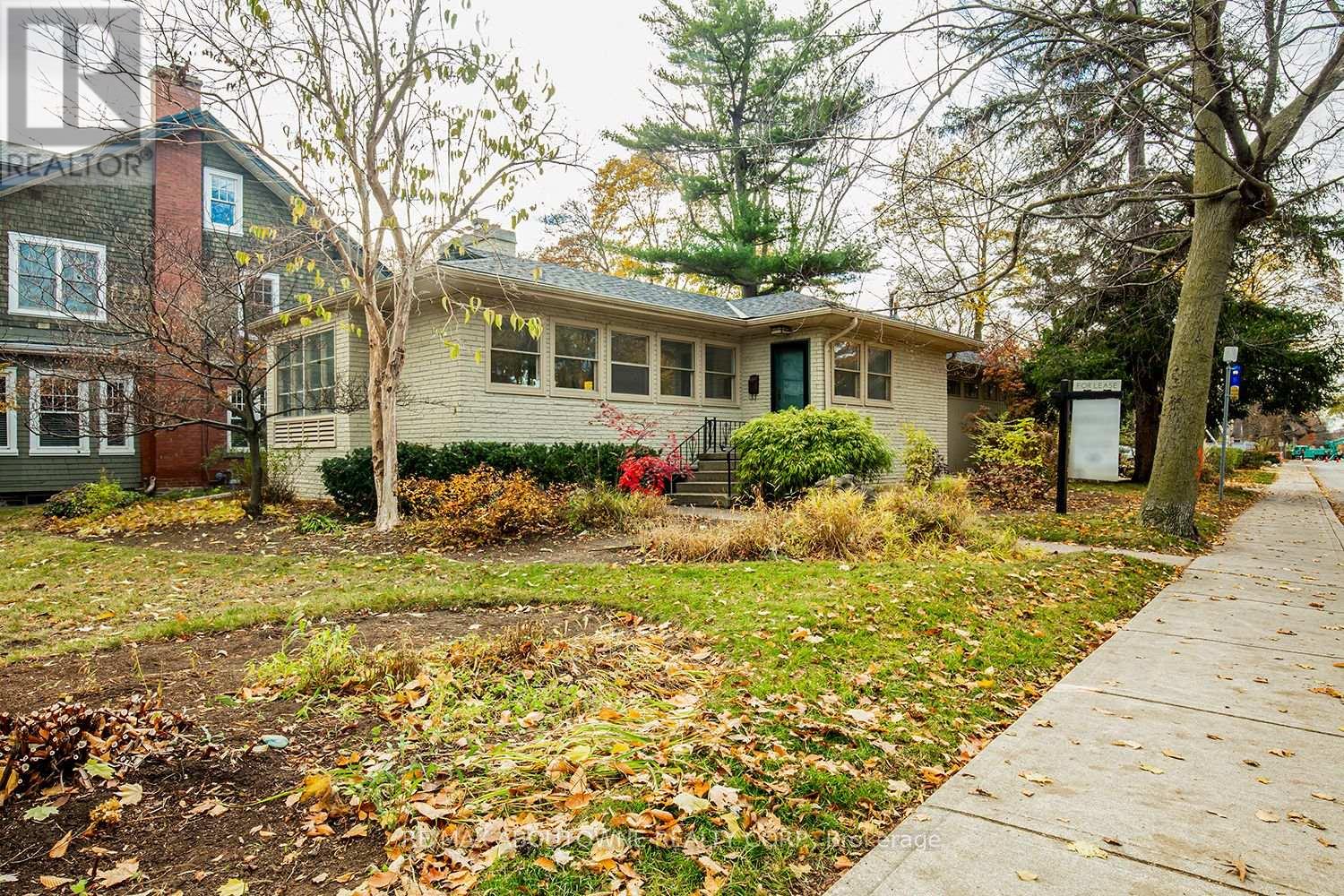 402 MACDONALD RD