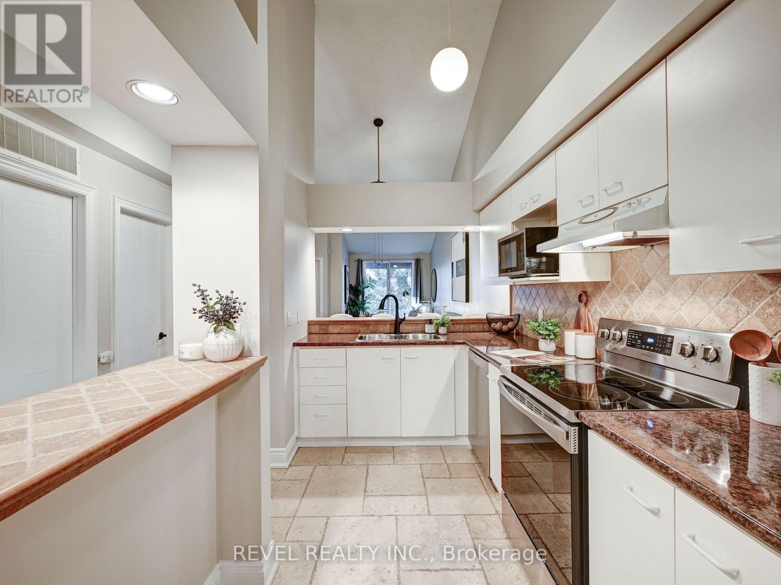 #37 -119 BRISTOL RD E, #37