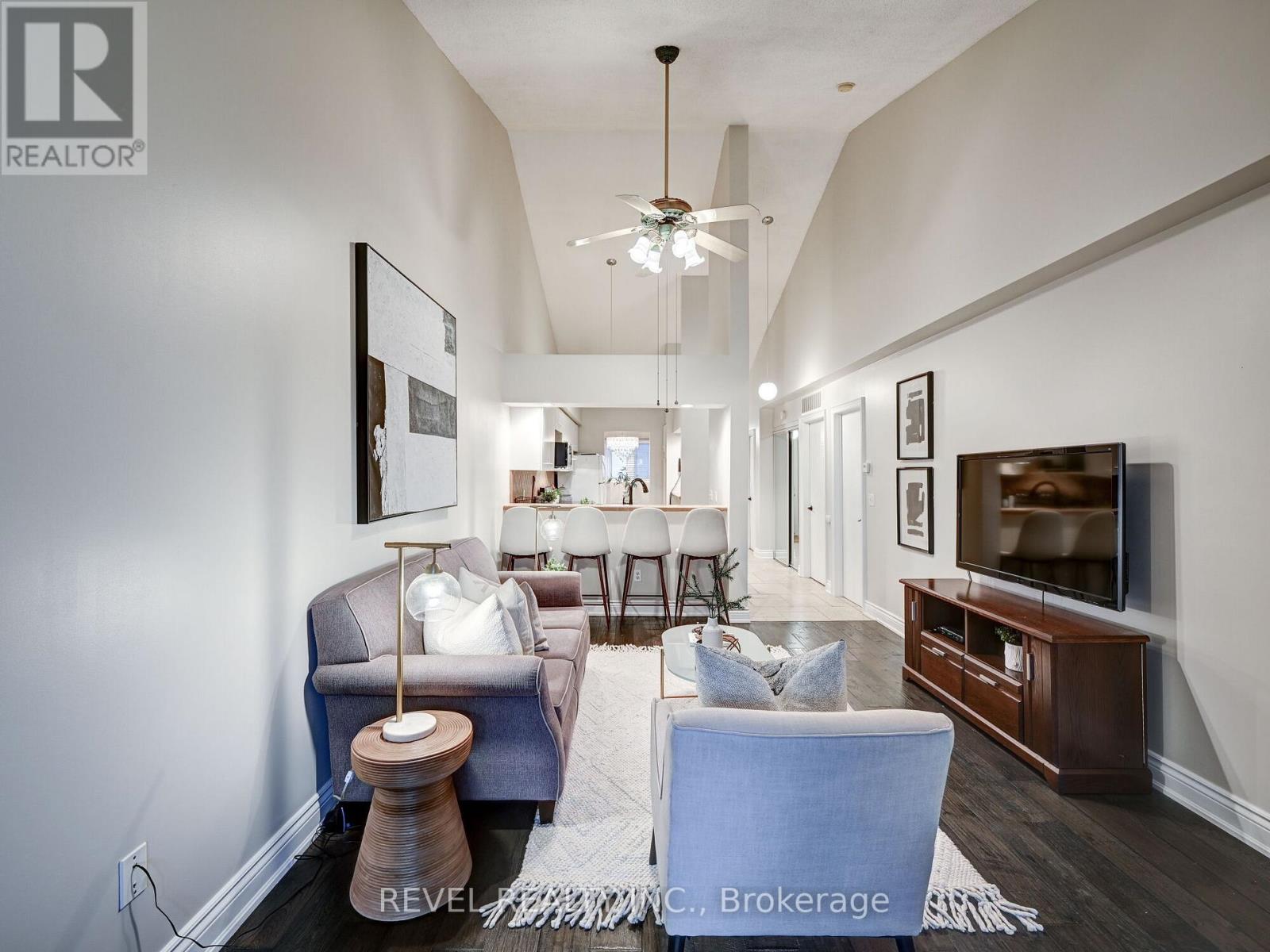 #37 -119 BRISTOL RD E, #37