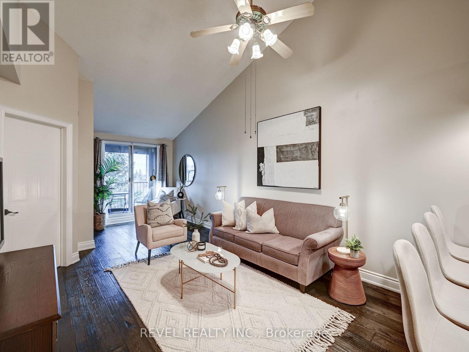 #37 -119 BRISTOL RD E, #37