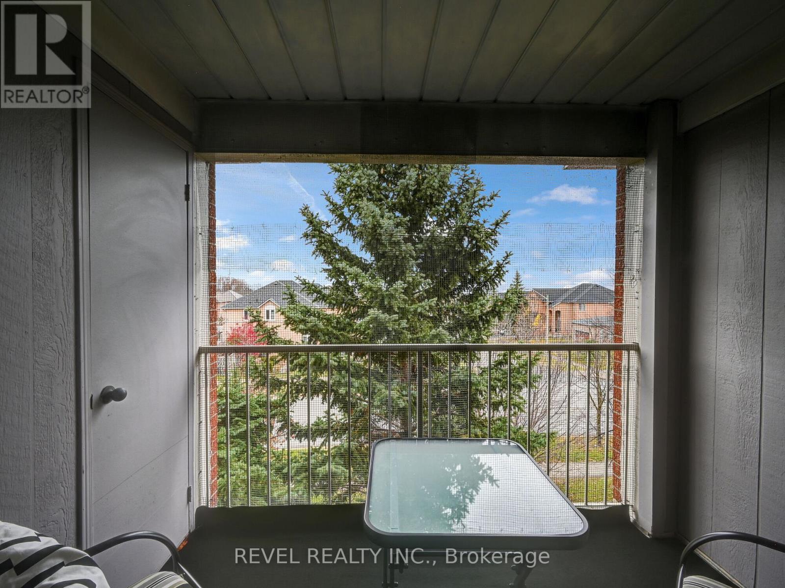#37 -119 BRISTOL RD E, #37