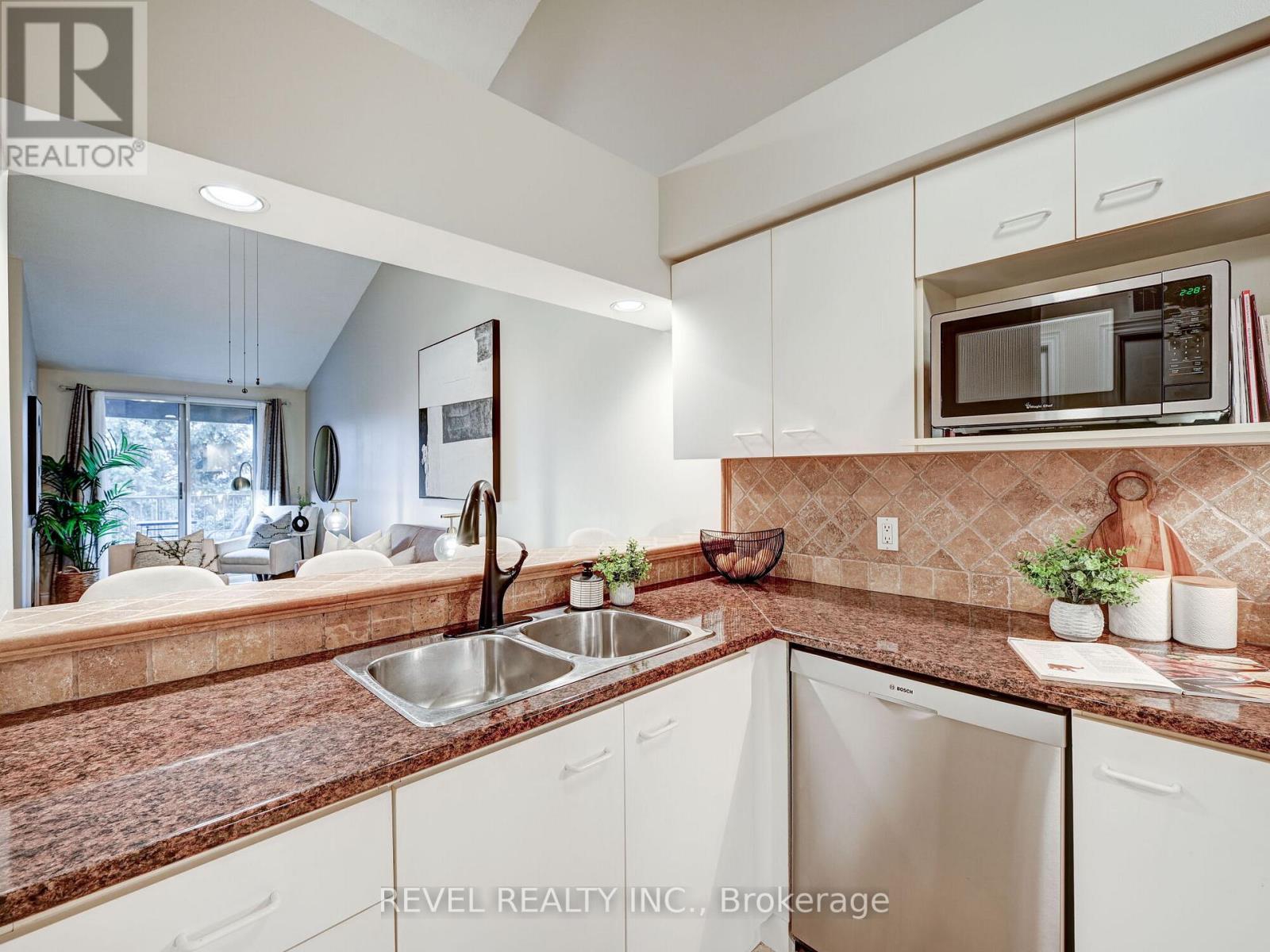 #37 -119 BRISTOL RD E, #37