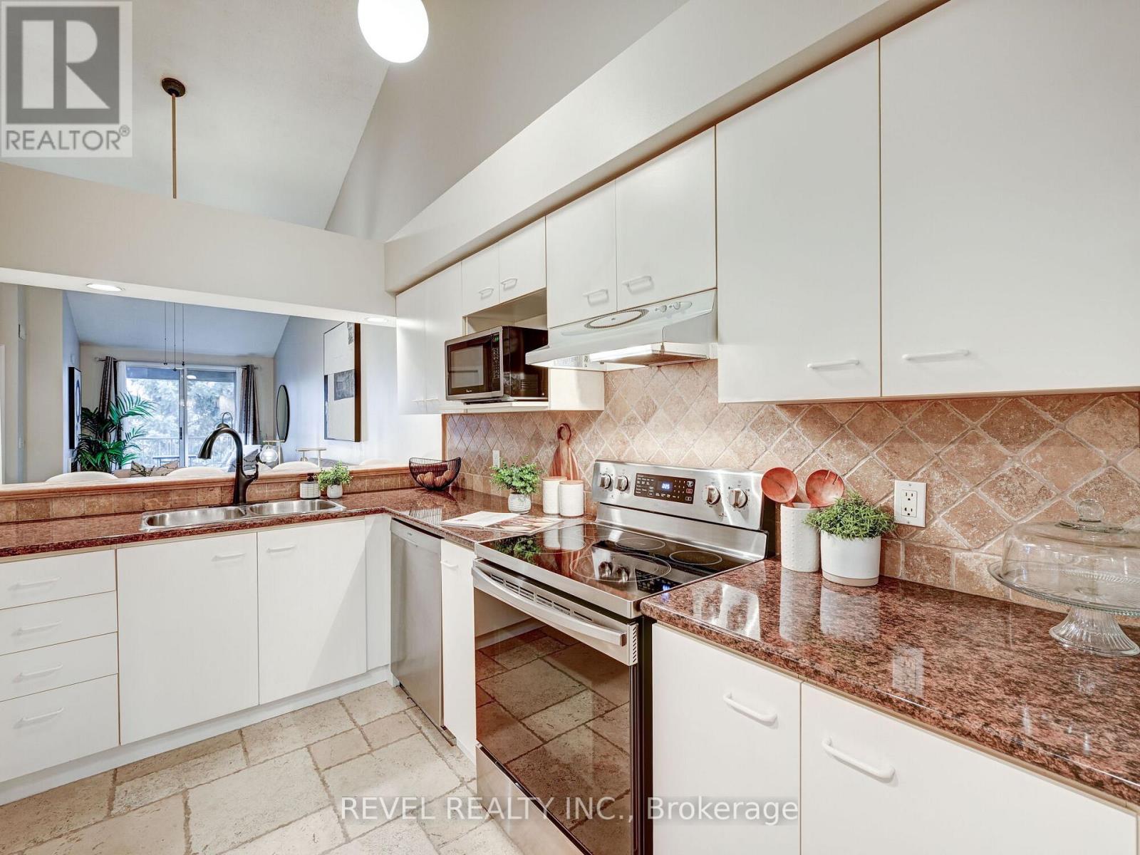 #37 -119 BRISTOL RD E, #37