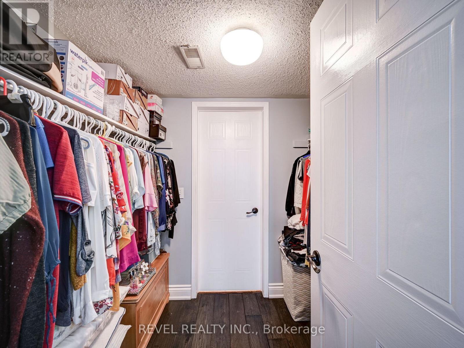 #37 -119 BRISTOL RD E, #37