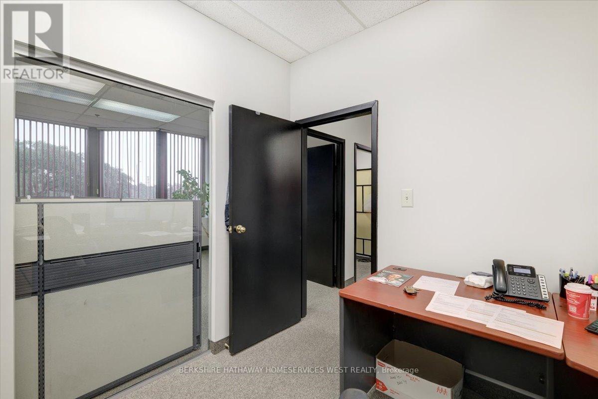 #215 -5080 TIMBERLEA BLVD, #215