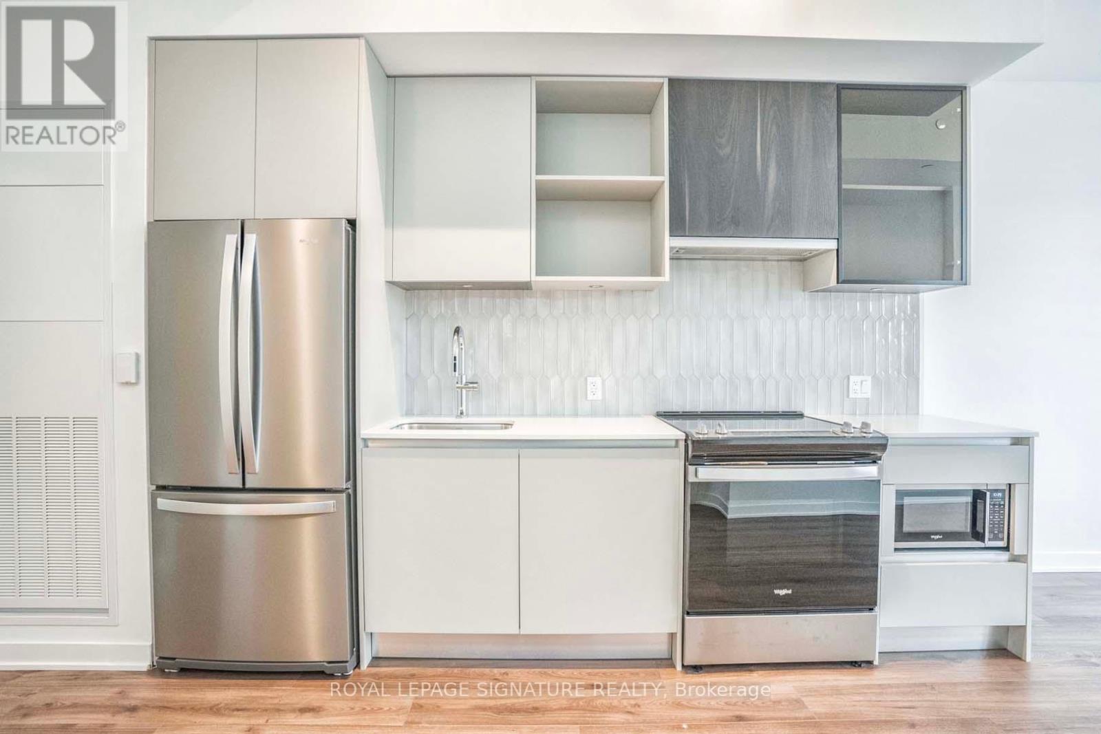 #232 -405 DUNDAS ST W, #232