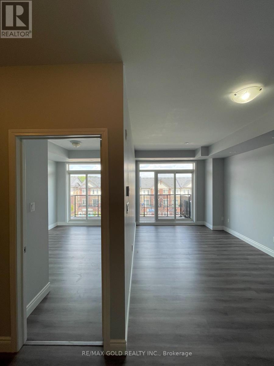 #304 -50 SKY HARBOUR DR, #304