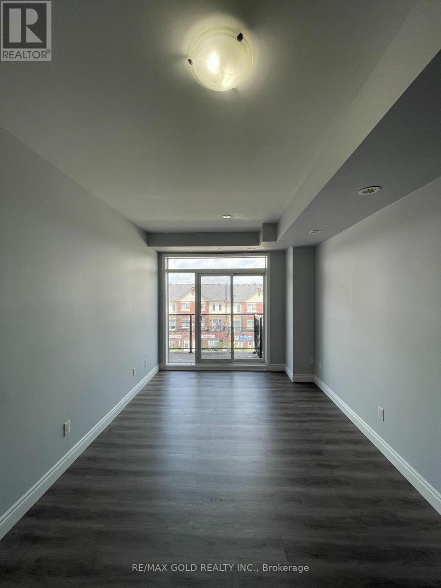 #304 -50 SKY HARBOUR DR, #304