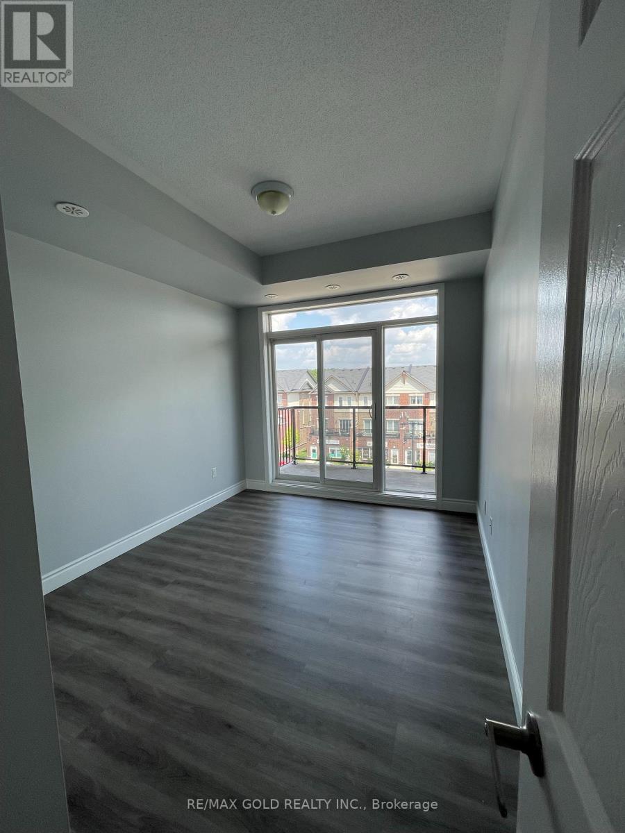 #304 -50 SKY HARBOUR DR, #304