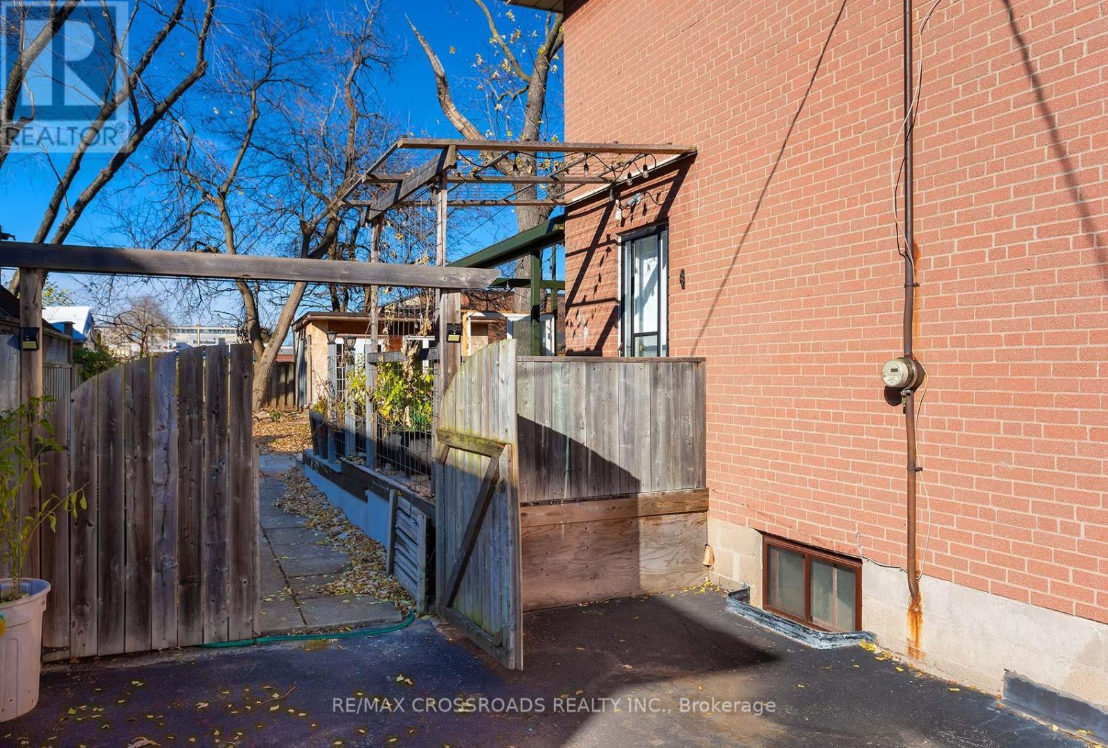 2371 BARCLAY RD