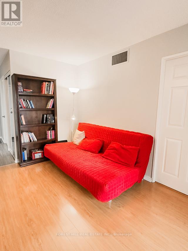#807 -265 ENFIELD PL, #807