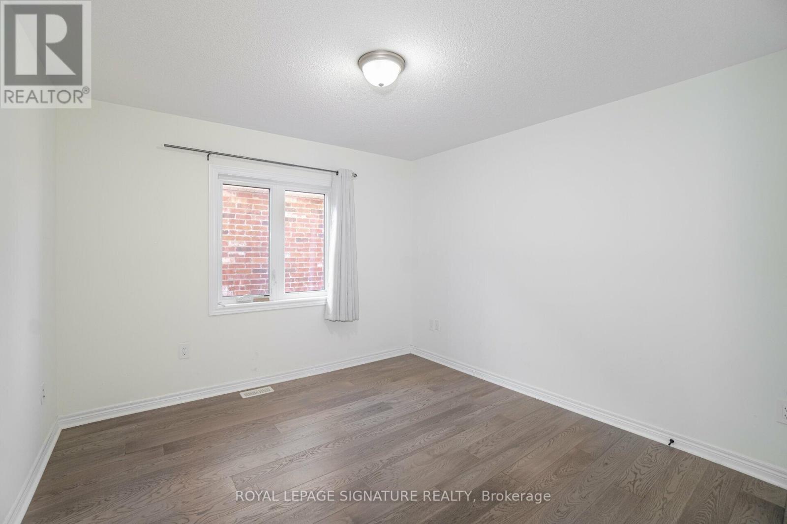 #1 -3 FARRINGDON CRES, #1