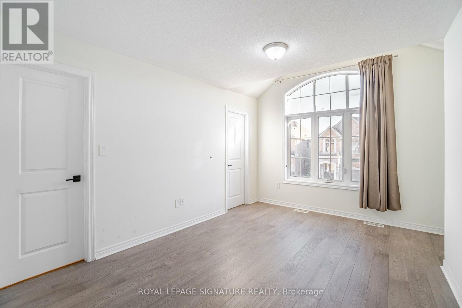 #1 -3 FARRINGDON CRES, #1