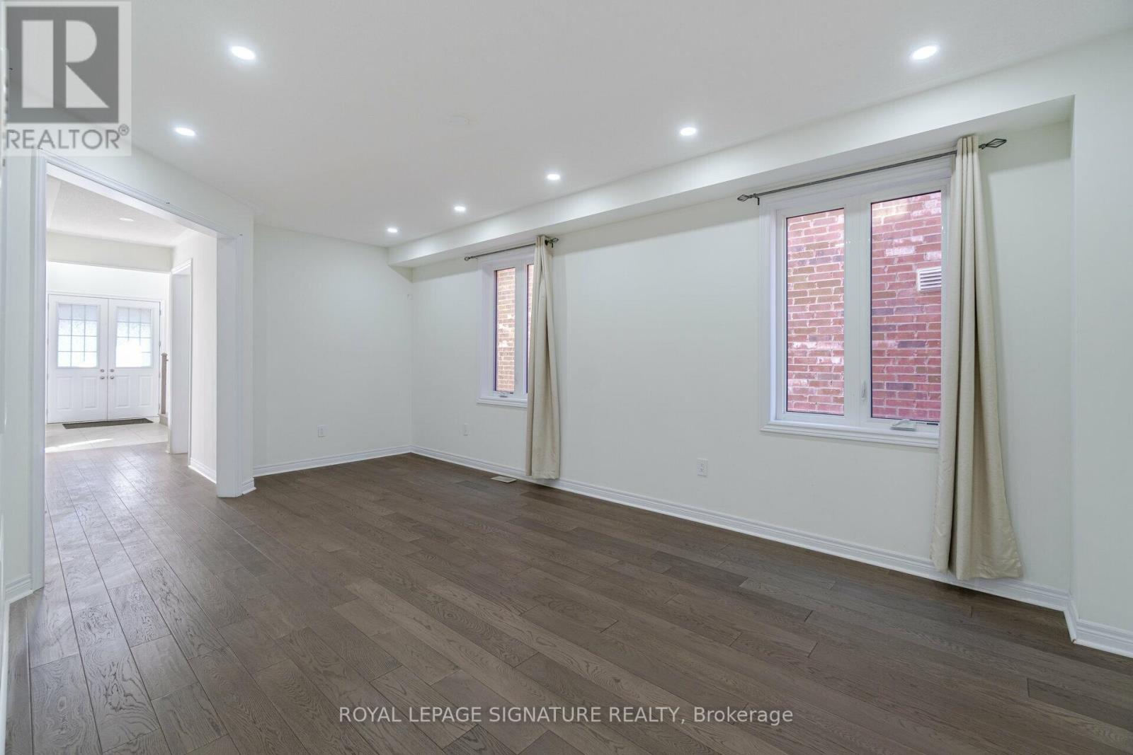 #1 -3 FARRINGDON CRES, #1