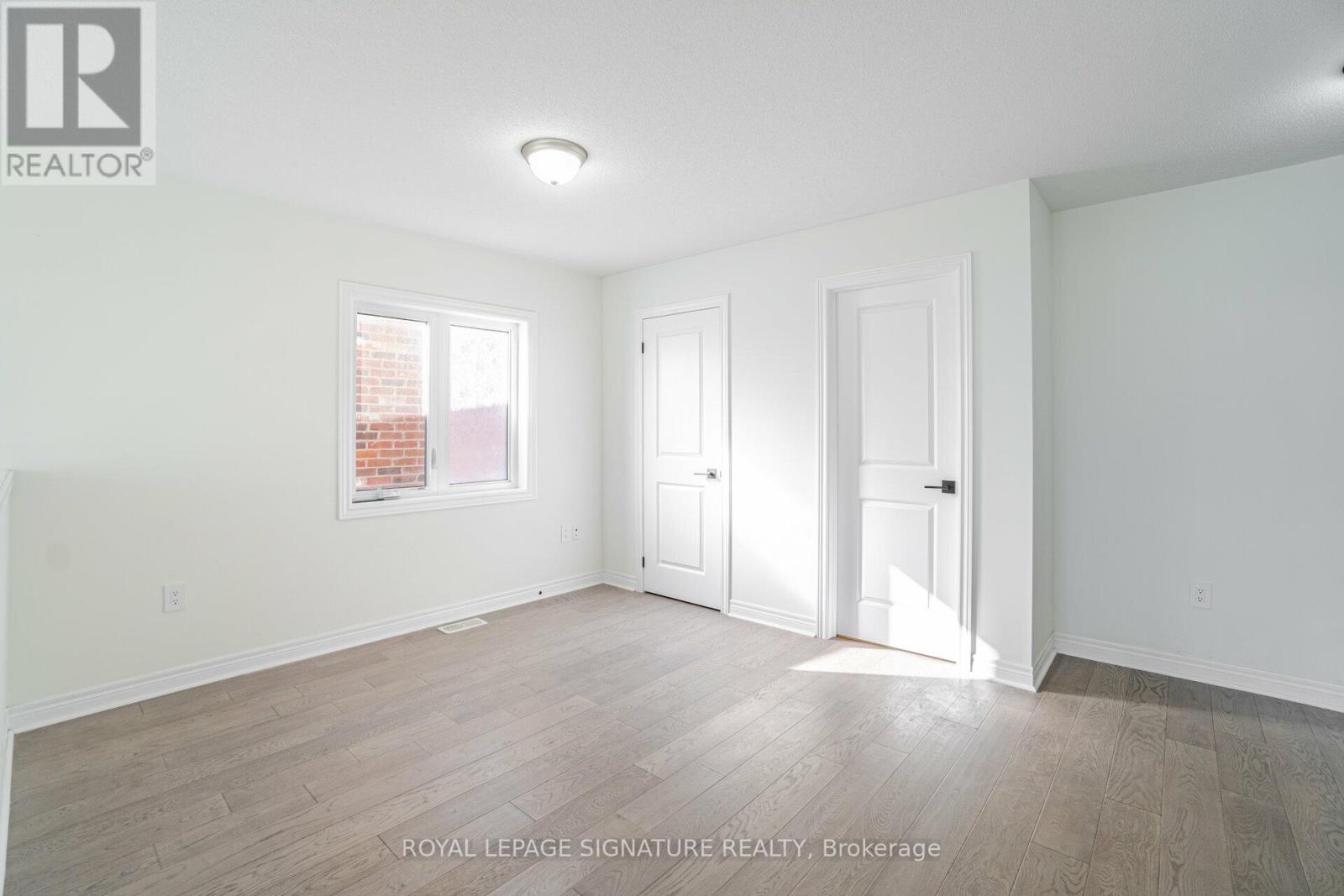 #1 -3 FARRINGDON CRES, #1