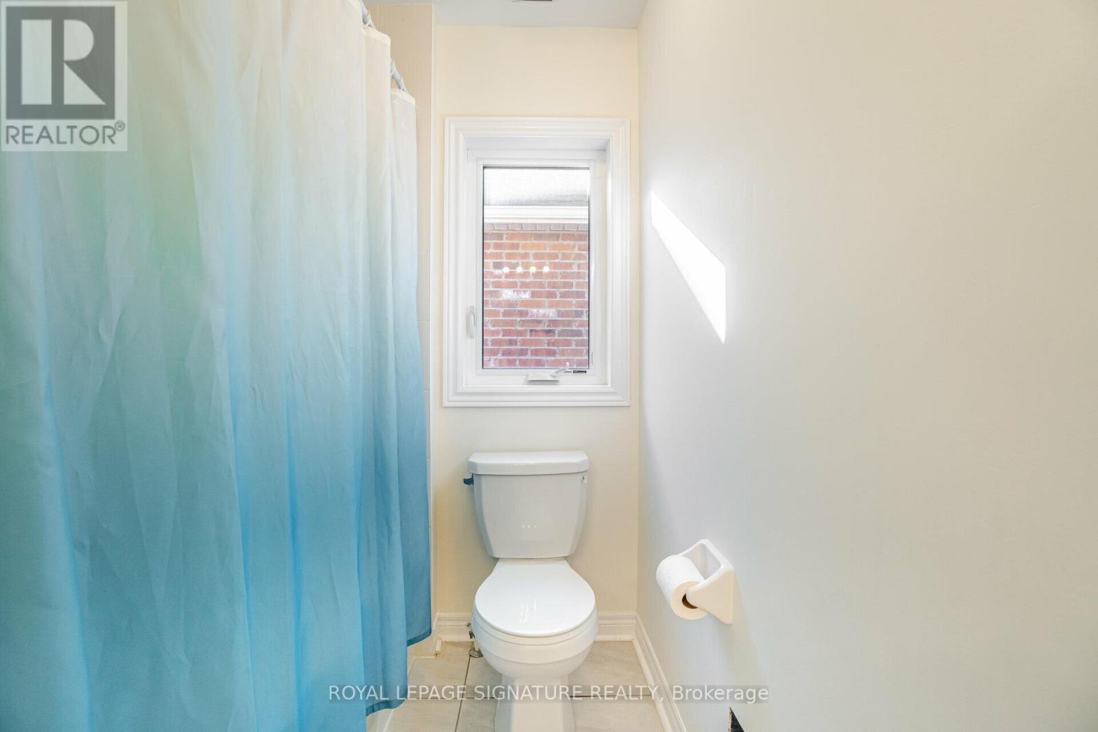 #1 -3 FARRINGDON CRES, #1