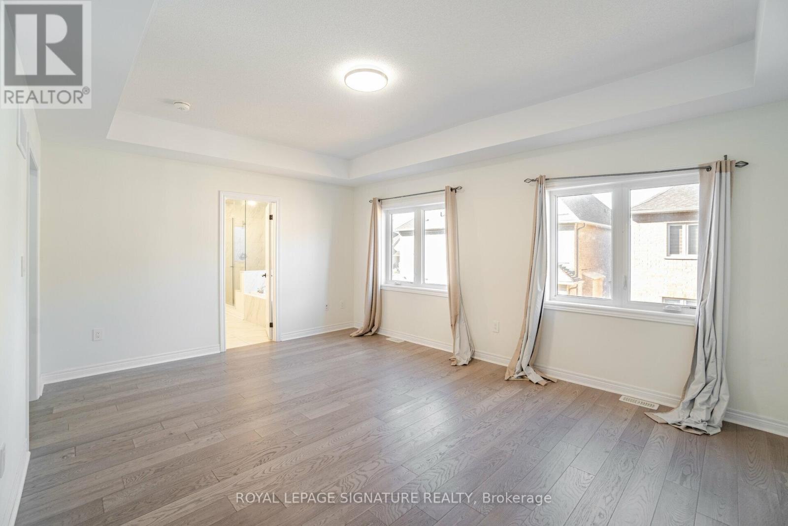 #1 -3 FARRINGDON CRES, #1