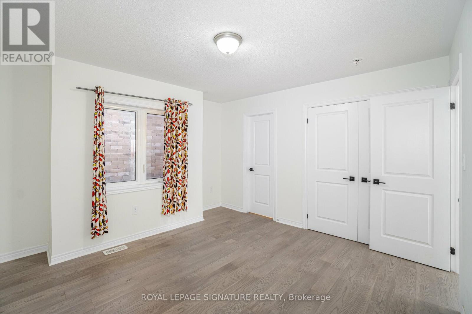 #1 -3 FARRINGDON CRES, #1