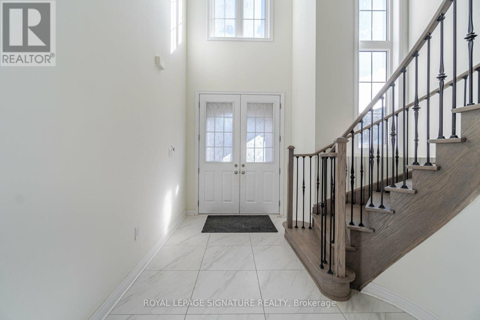 #1 -3 FARRINGDON CRES, #1