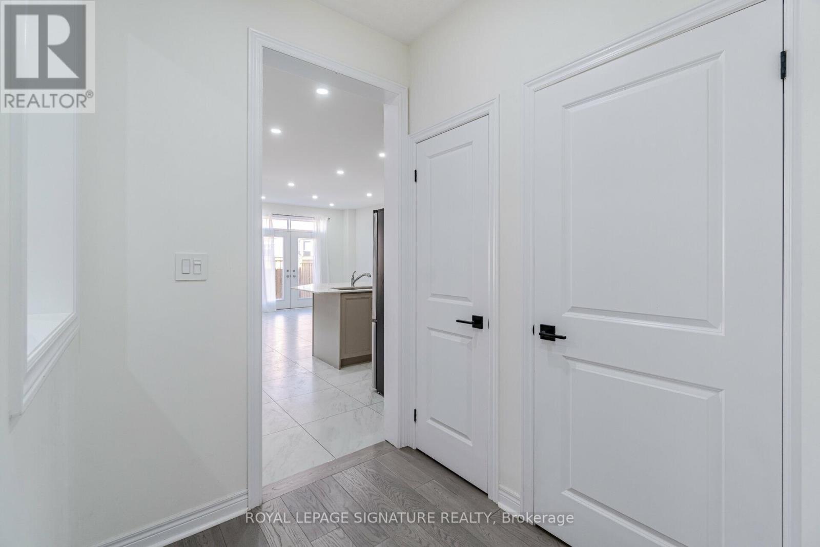 #1 -3 FARRINGDON CRES, #1
