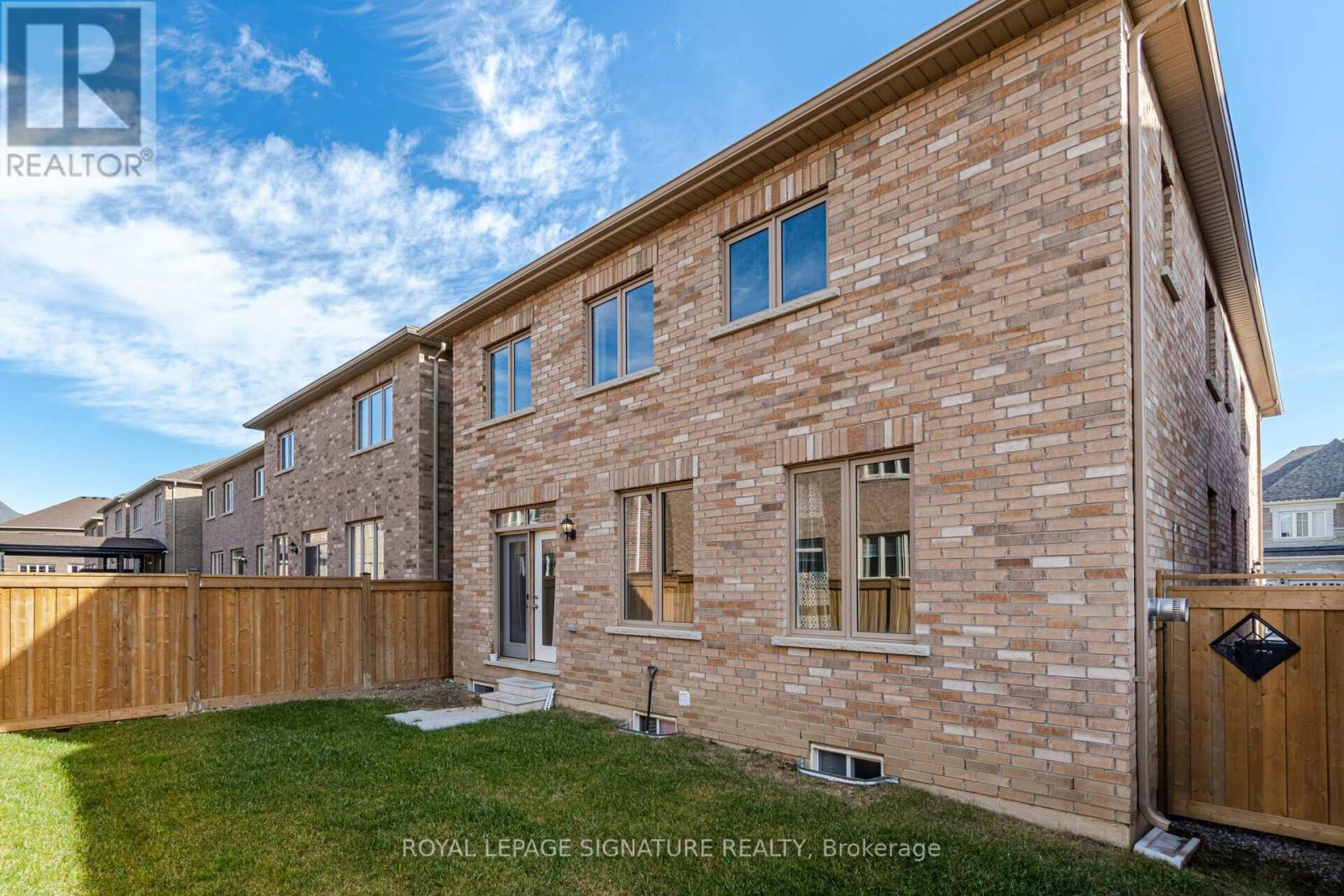 #1 -3 FARRINGDON CRES, #1